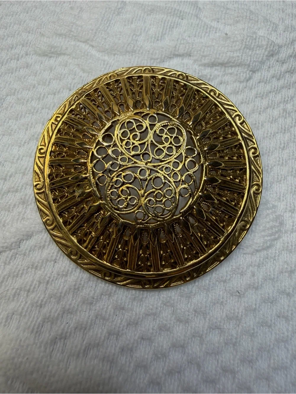 Antique Round Gold Filigree brooch
